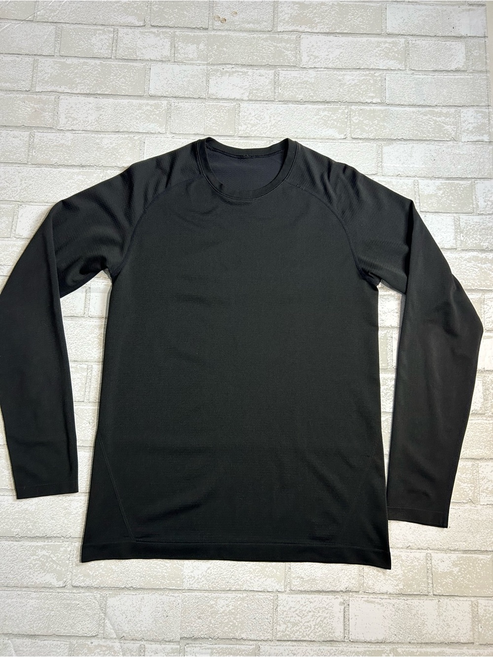 Lululemon Men's Black Long-Sleeve Performance Shirt Active Wear Size Small